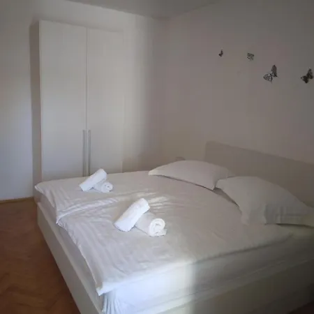 Ivanka Apartamento *